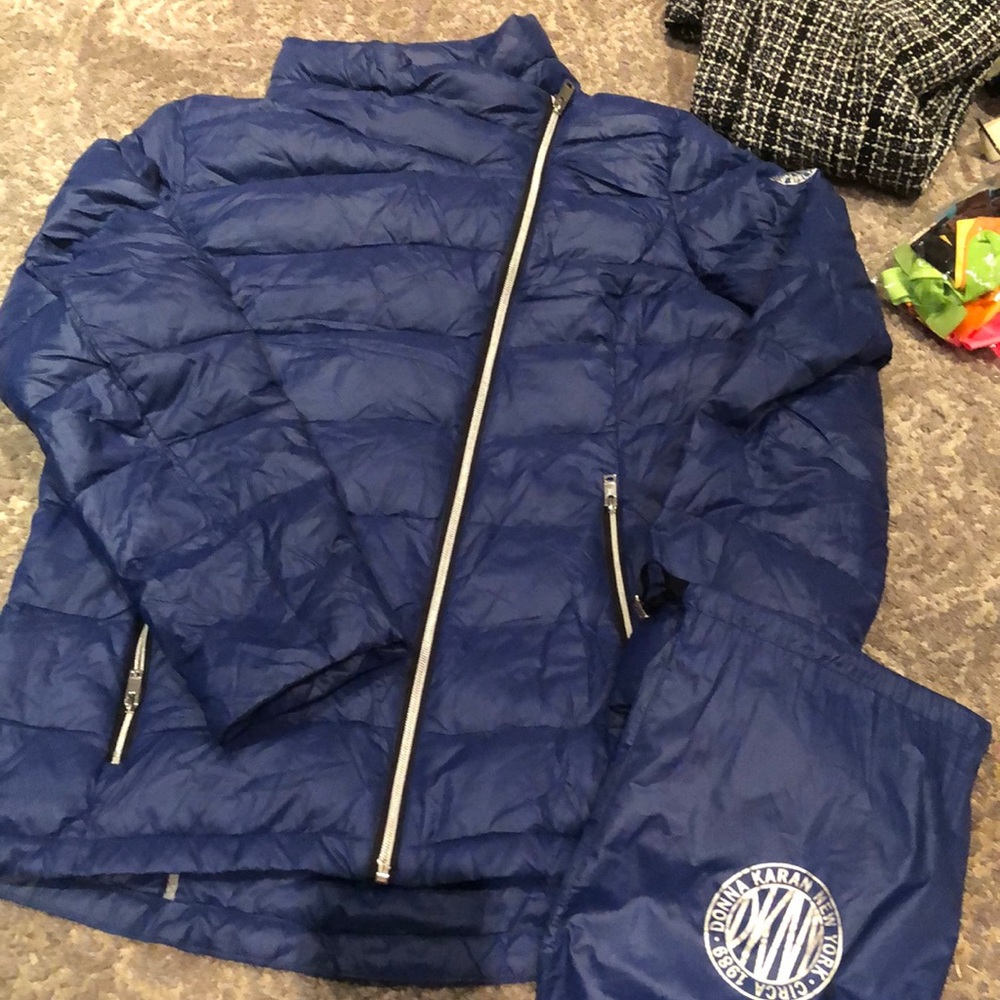 Dkny packable puffer in vibrant blue in L NWOT